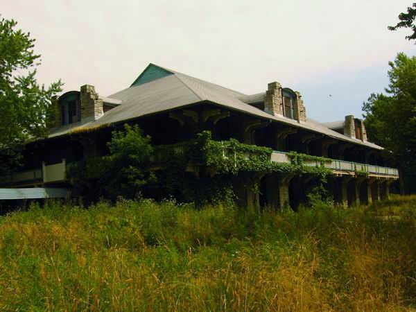 Bob-Lo Island - Pic 12 Building (newer photo)